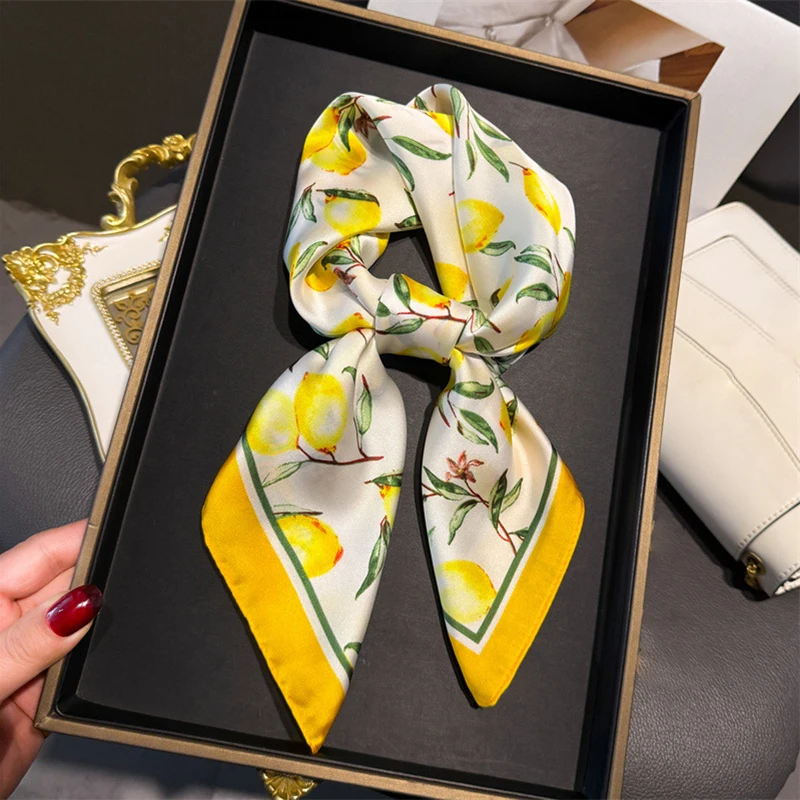 70cm Square Lemon Print Yellow - đánh giá và giá Ascot Neck Scarf