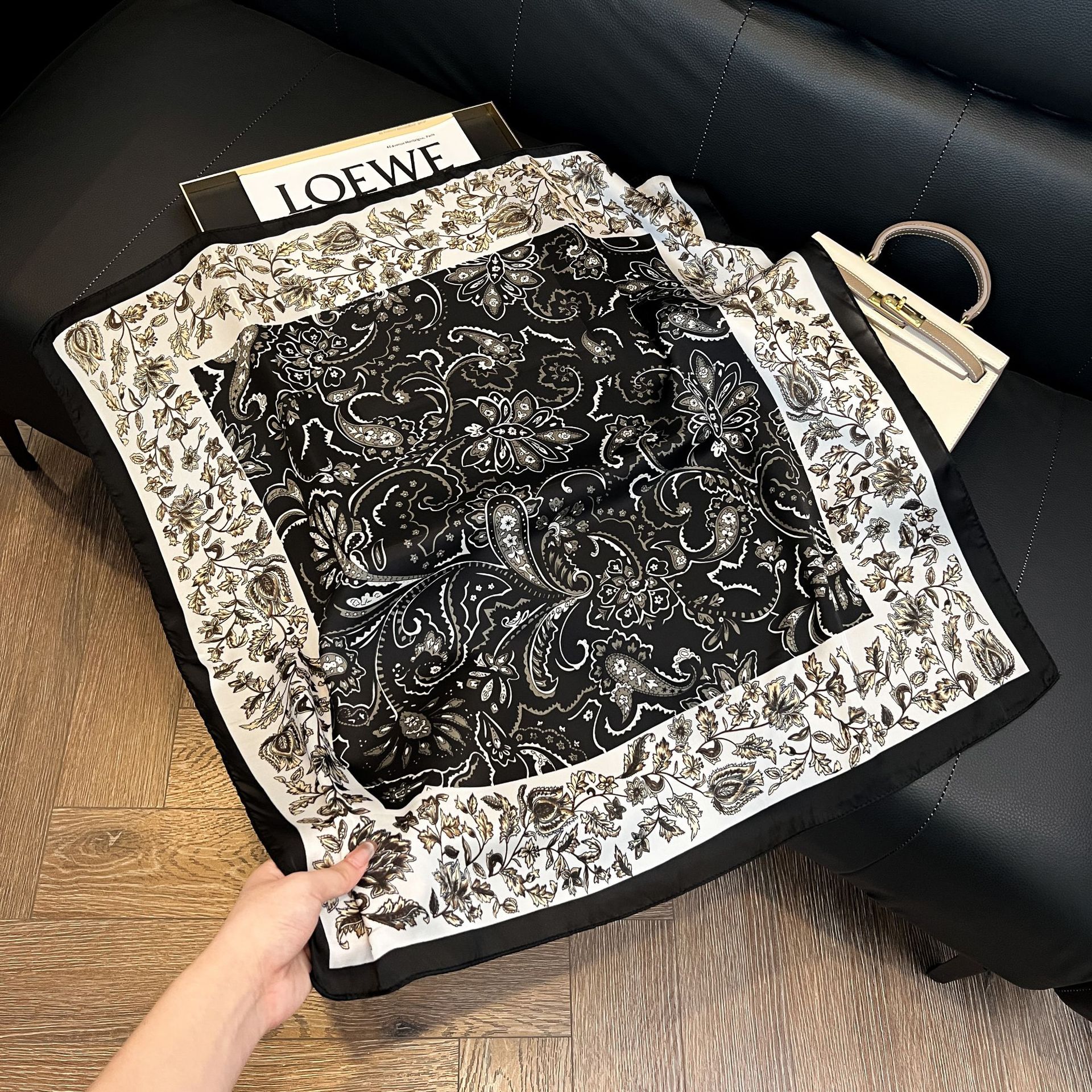 Luxury Square Silk-like Scarf  - đánh giá và giá Scarf Silk Square